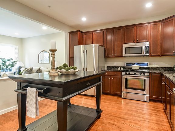5th image of 204 Sandtrap Ct #204