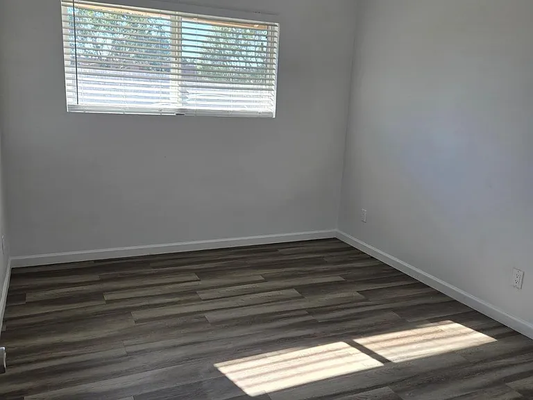 620 E Broadway Ln — Photo 7