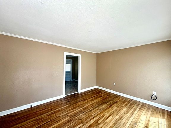 2nd image of 3113 Wenz Ave