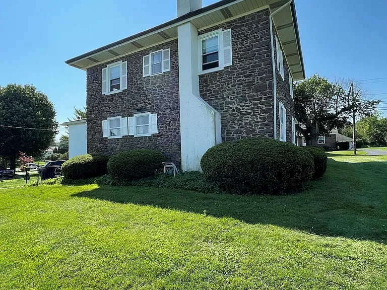 2080 Milford Square Pike — Photo 16