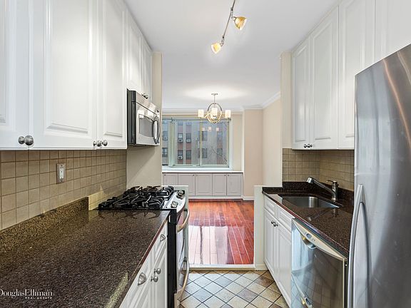 4th image of 1652 1st Ave #5C