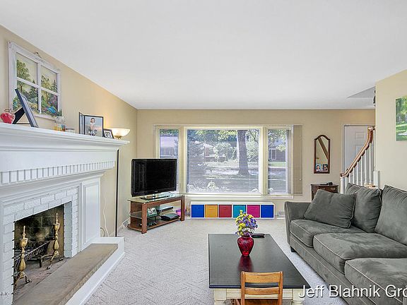 5th image of 1857 8th St NW