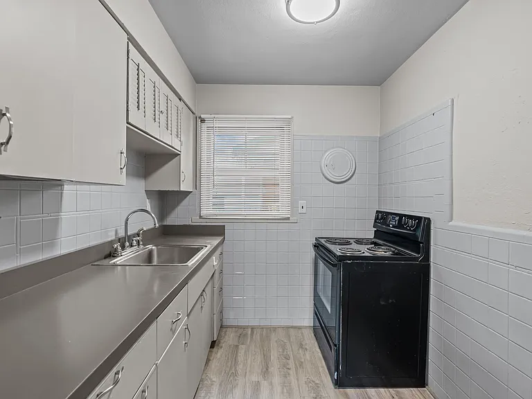 237 S Hartnett Ave — Photo 7
