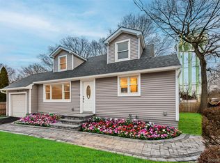 6 Grand Haven Court, Commack, NY 11725