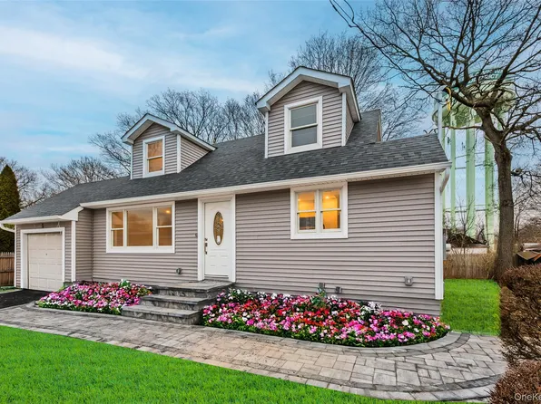 6 Grand Haven Court, Commack, NY 11725