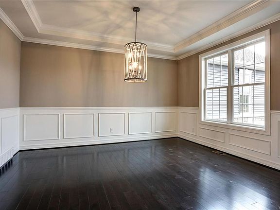 5th image of 36 Hampton Ct