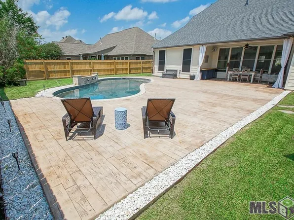 12309 Oak Colony Dr, Geismar, LA 70734