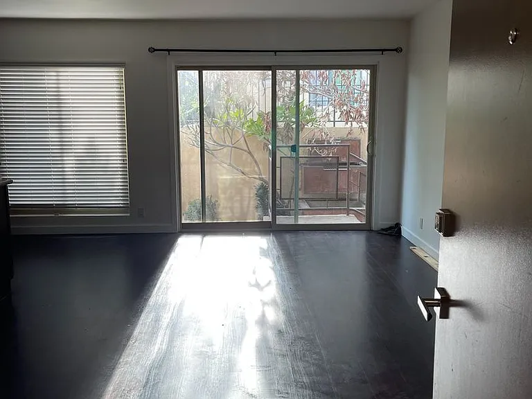 1417 N Curson Ave — Photo 8