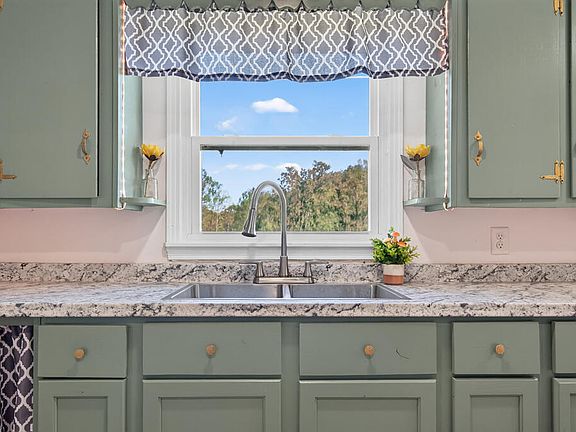 3rd image of 555 Pistole Rd