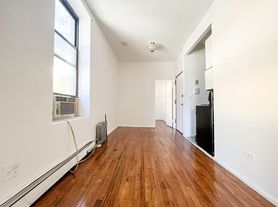 370 W 52nd St