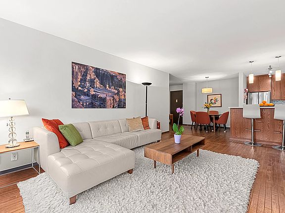 4th image of 211 W 71st St APT 11C