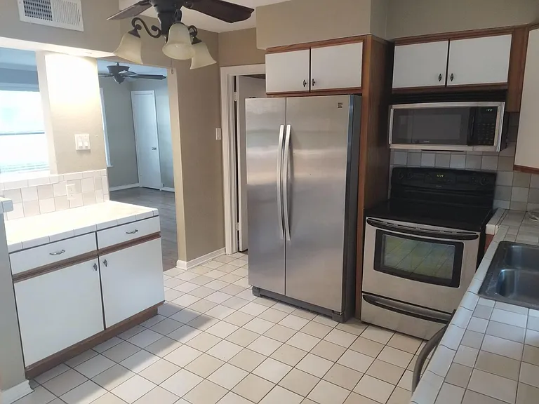 625 Newberry Dr — Photo 3