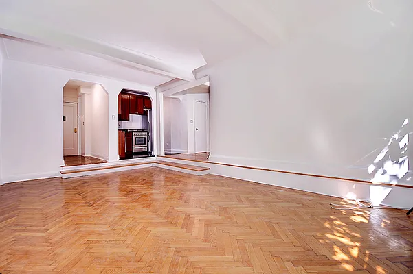 Rented by Urbane Brokerage | media 18