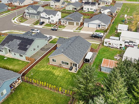 4th image of 900 Marie St