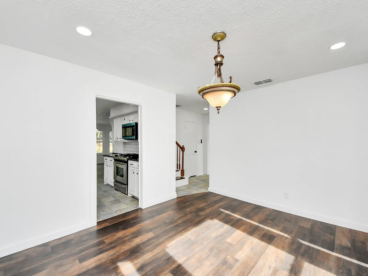 4 bed, 2.5 bath, 2064 sqft, $2,300 — Photo 4
