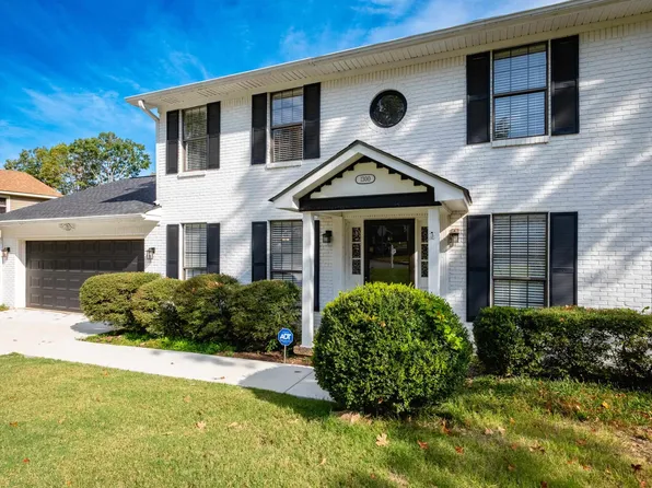 1300 Kings Mountain Dr, Little Rock, AR 72211