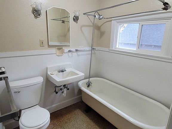 3rd image of 536 Haven St #C