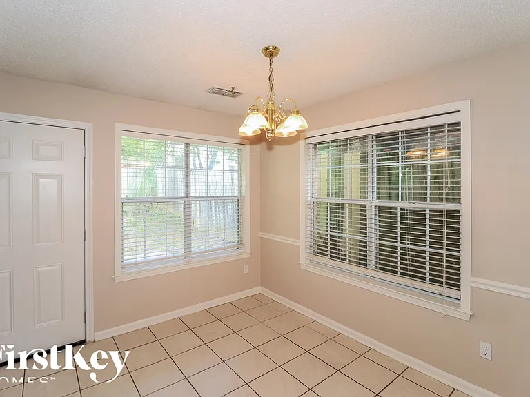 1049 Nolan Ln — Photo 6