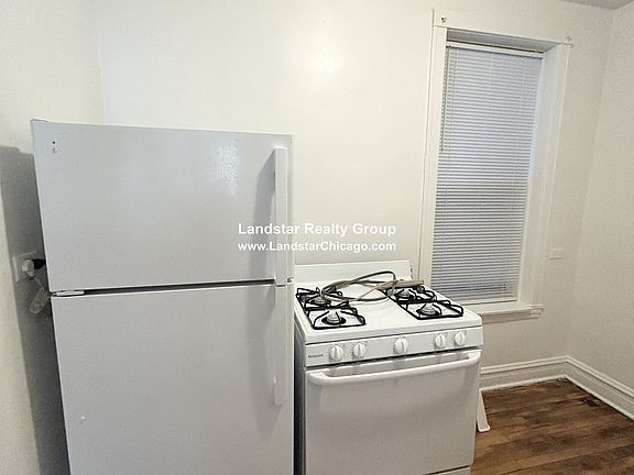 3rd image of 2956 W Belle Plaine Ave #2N