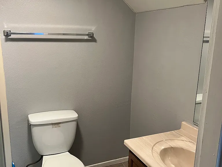 210 E Plymouth St — Photo 13