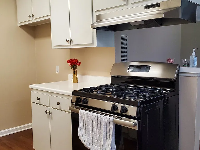 Tustin Garden Apartments — Photo 26