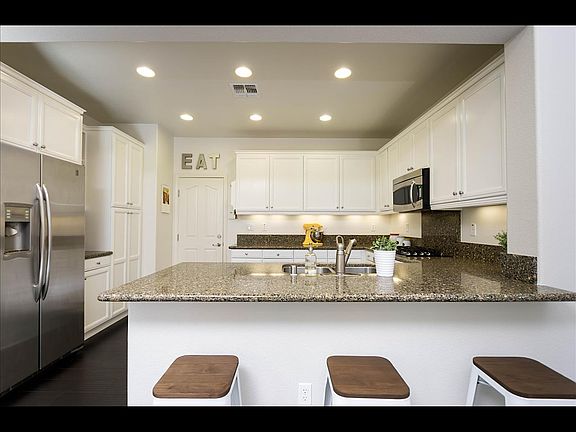 Kitchen, breakfast bar