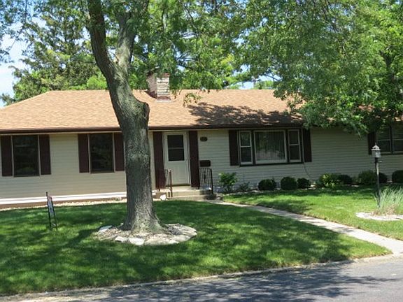 3rd image of 1709 W Latham Ln