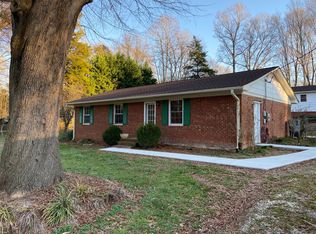 810 Pinoak Rd, Greensboro, NC 27455