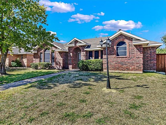 2nd image of 2607 Palisades Pl