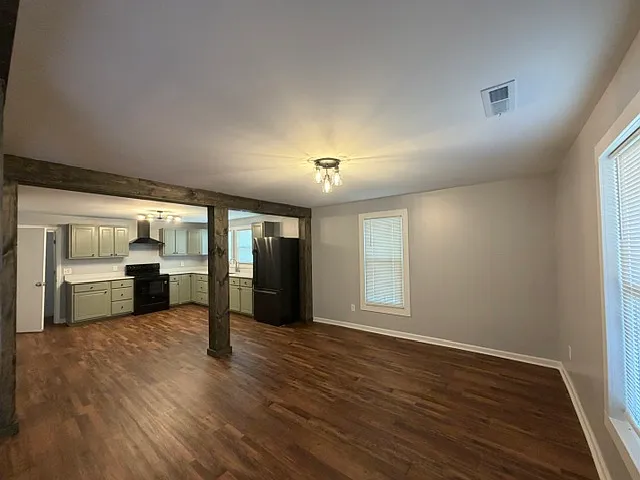 614 Tucker St — Photo 3