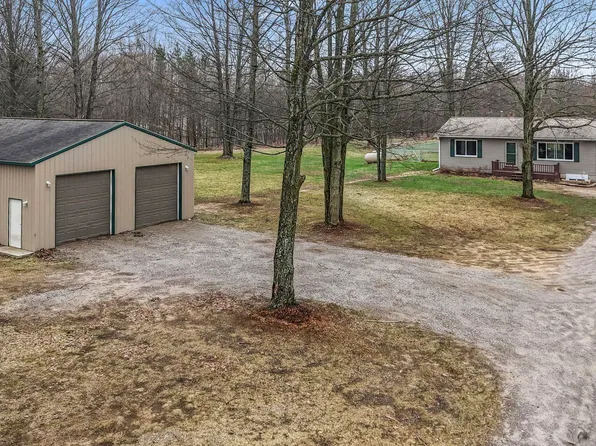11337 Riley Rd, Interlochen, MI 49643