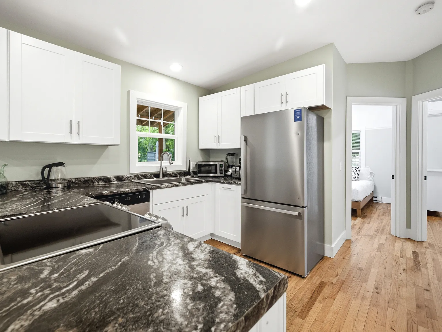 2 bed, 950 sqft, $1,650 — Photo 2