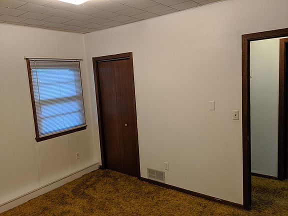 5th image of 327 Augusta Ave APT 3