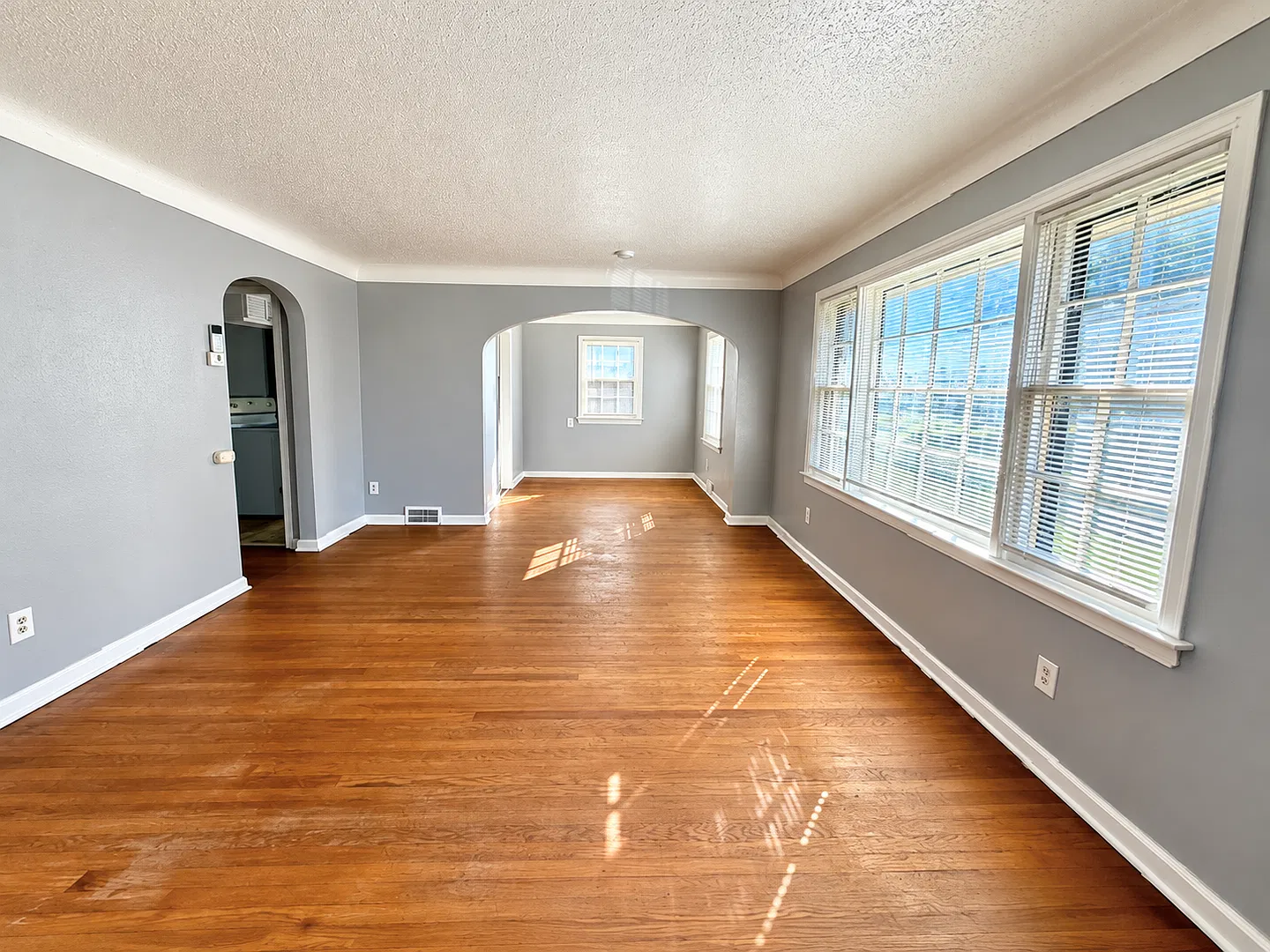 For Rent Beautiful 2-Bedroom Brick Home With Basement & Detached Garage In Detroit! — Photo 4