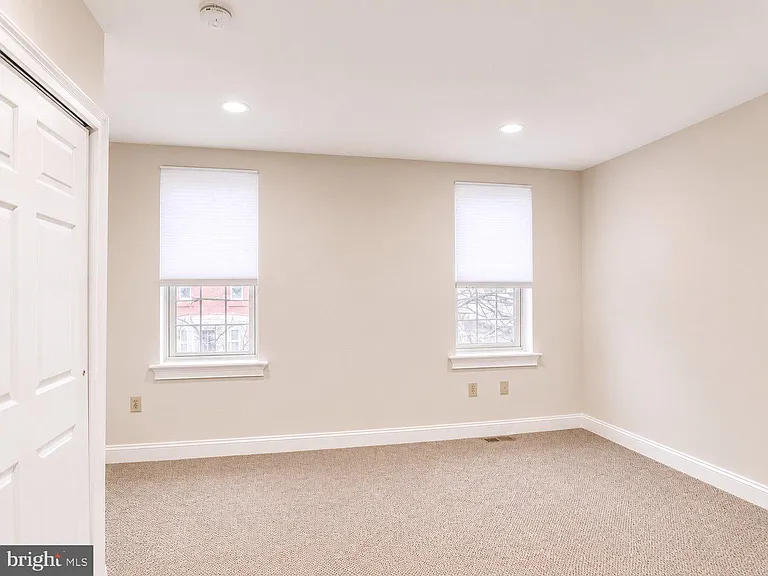2542 W Girard Ave #2 — Photo 18