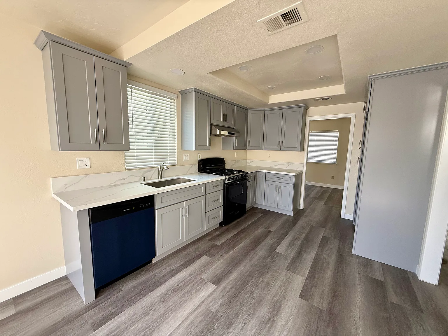 4 bed, 1720 sqft, $3,800 — Photo 2