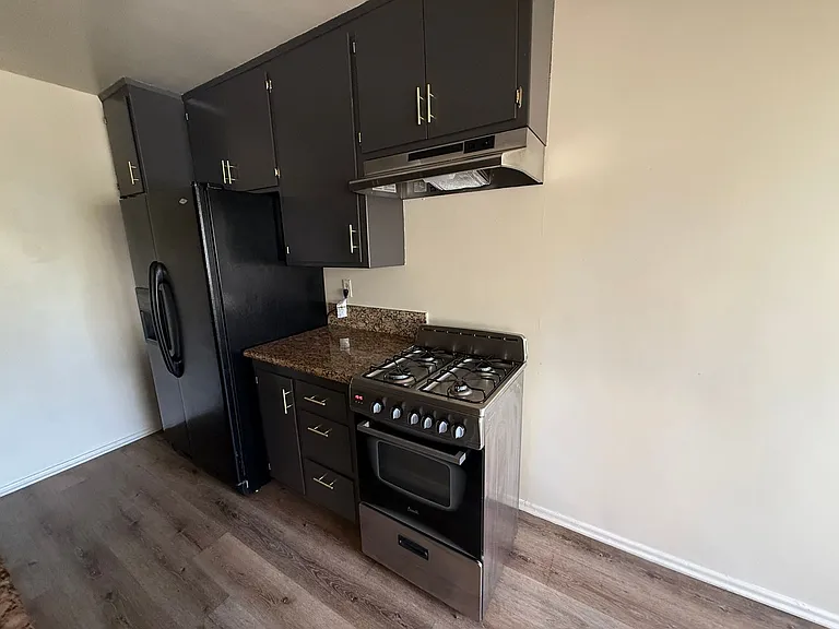 2219 Crenshaw Blvd — Photo 4