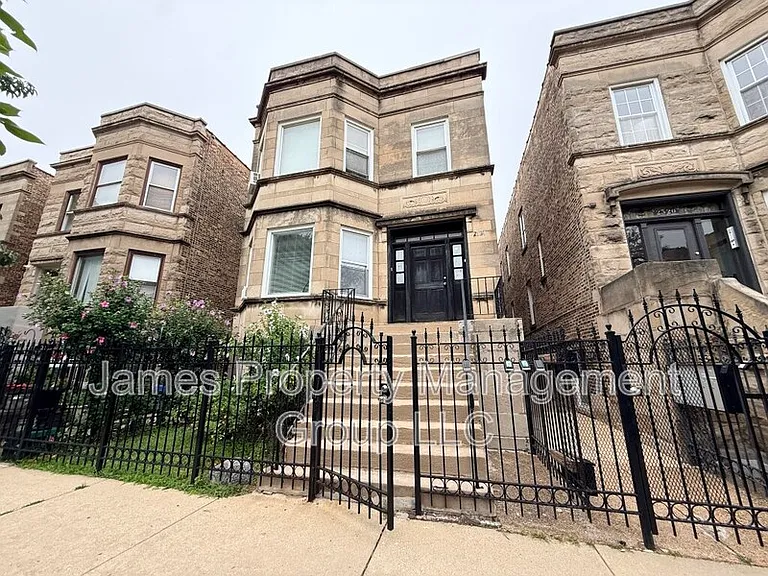 2524 W Cortez St #1R — Photo 1