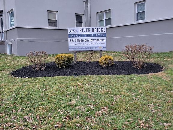 2nd image of 955 E Maple St #409