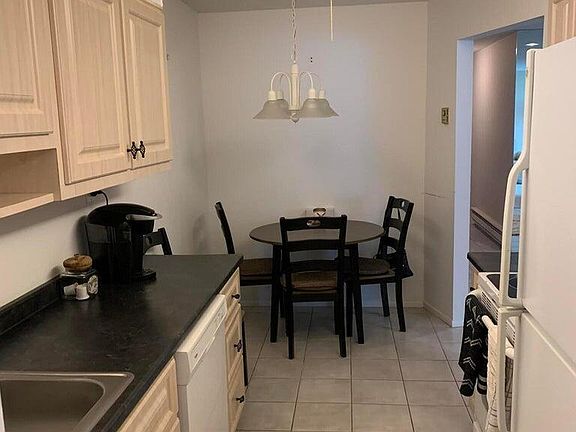 3rd image of 125 Amberly Dr Unit E