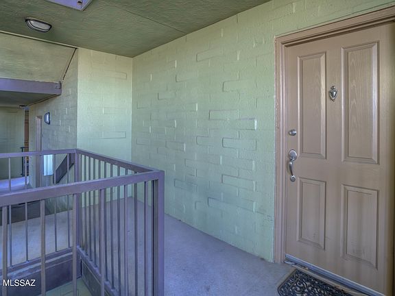 5th image of 931 N Euclid Ave #118