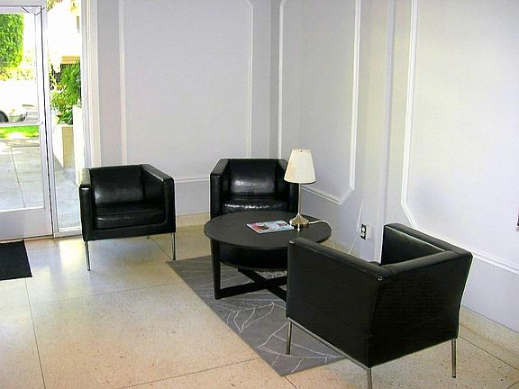 3rd image of 1427 N Poinsettia Pl #1302