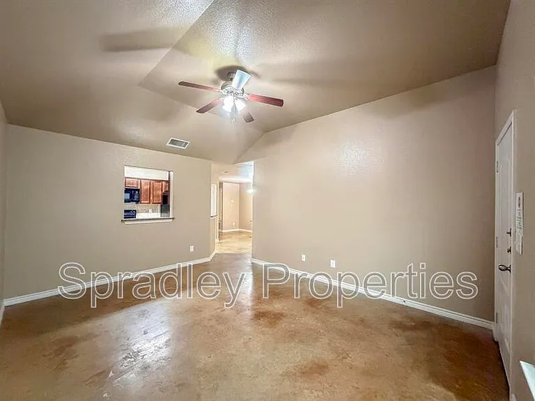 763A E Ridge Blvd — Photo 2