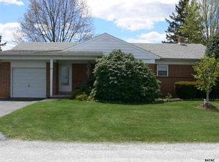 28 Longview Rd, Seven Valleys, PA 17360