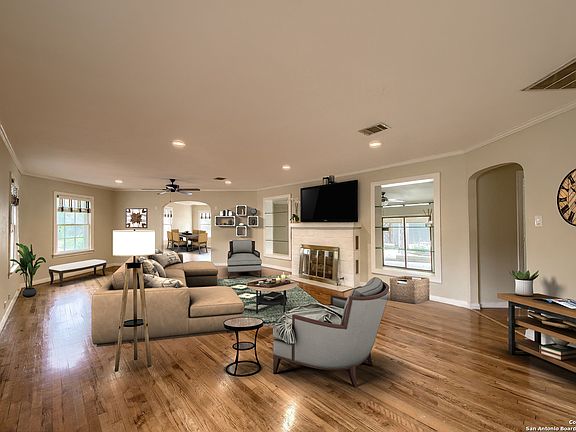 5th image of 401 MARY LOUISE DR