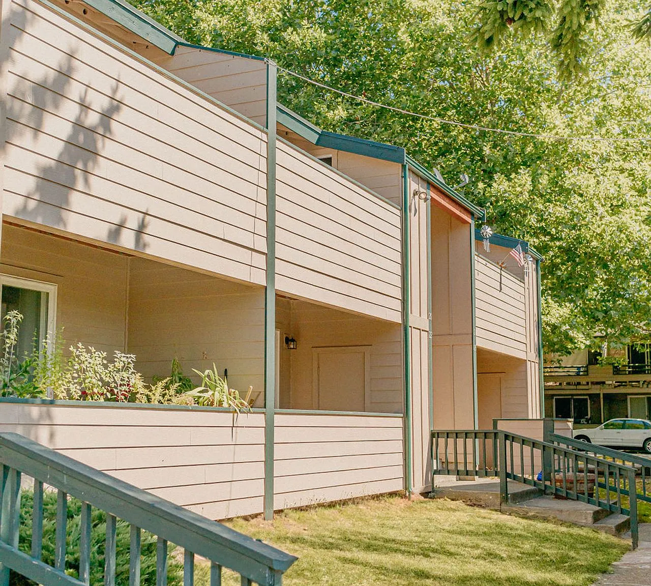 The Texas St Apartments — Photo 2