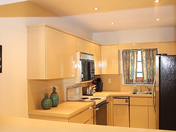5th image of 1436 NE 105th St #D4