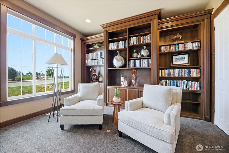 4th image of 2416 Cascade Drive E