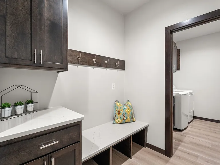 1115 S Foss Ave — Photo 23