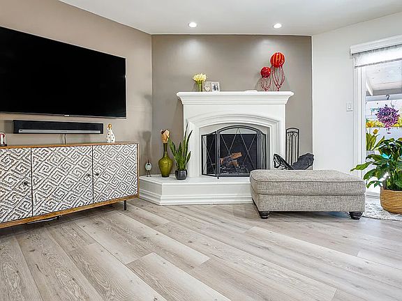 4th image of 8745 Valjean Ave